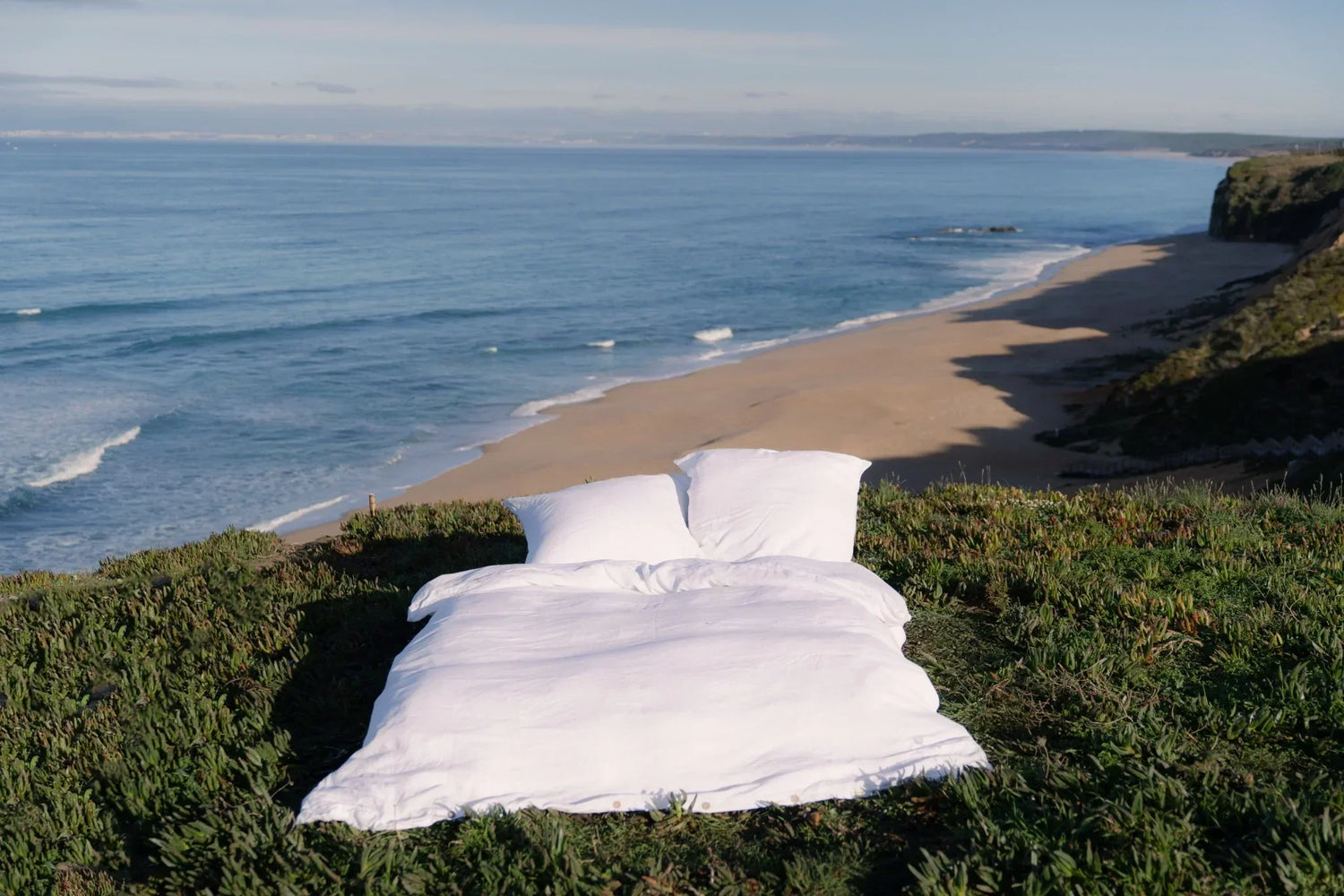 Schlafen wie im Urlaub: So holst du dir das mediterrane Sommerfeeling ins Schlafzimmer