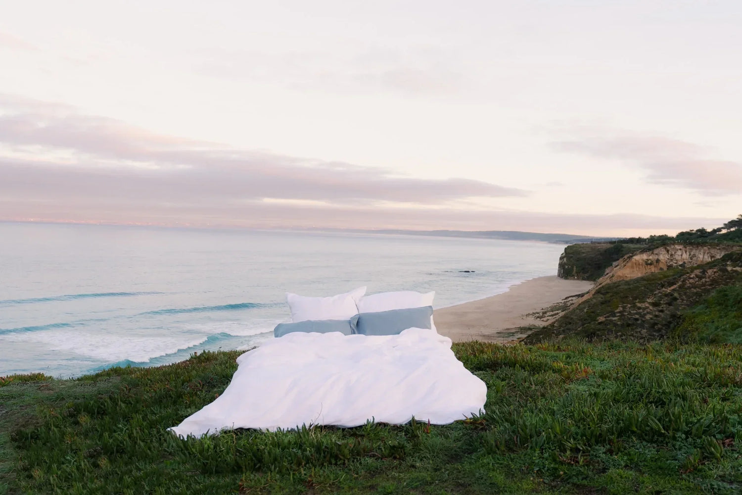 Aufatmen in der Heuschnupfenzeit: Warum Leinenbettwäsche die beste Wahl für Allergiker ist